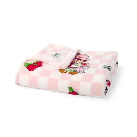 Strawberry Shortcake Licensed Silk Touch Throw, 60" x 70" - Picture 3 of 4